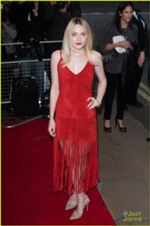 Dakota Fanning feet photo thumbnail