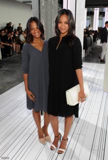 Zoe Saldana feet photo thumbnail