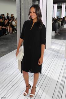 Zoe Saldana feet photo thumbnail