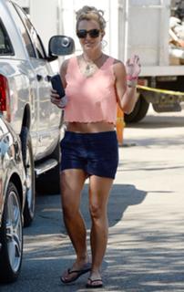 Britney Spears feet photo thumbnail