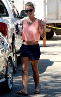 Britney Spears feet photo thumbnail
