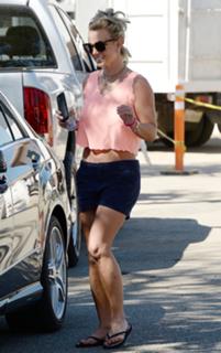 Britney Spears feet photo thumbnail
