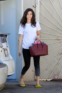 Emmy Rossum feet photo thumbnail