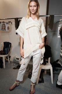 Karlie Kloss feet photo thumbnail