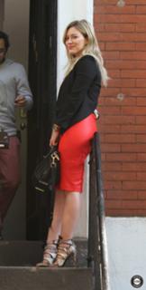 Hilary Duff feet photo thumbnail