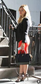 Hilary Duff feet photo thumbnail