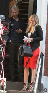 Hilary Duff feet photo thumbnail