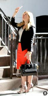 Hilary Duff feet photo thumbnail