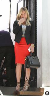 Hilary Duff feet photo thumbnail