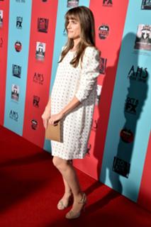 Amanda Peet feet photo thumbnail