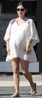 Rachel Bilson feet photo thumbnail
