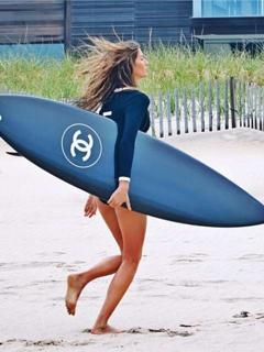 Gisele Bündchen feet photo thumbnail