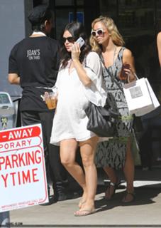 Rachel Bilson feet photo thumbnail