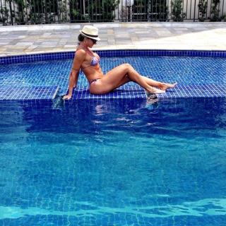 Juliana Salimeni feet photo thumbnail