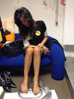 Caterina Balivo feet photo thumbnail