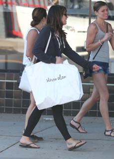 Lea Michele feet photo thumbnail