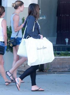 Lea Michele feet photo thumbnail