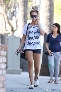 Ashley Tisdale feet photo thumbnail