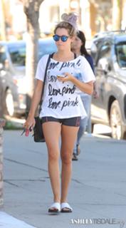 Ashley Tisdale feet photo thumbnail