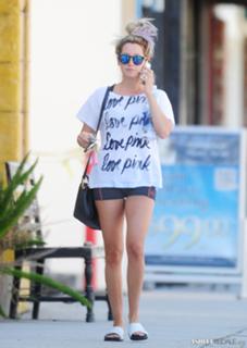 Ashley Tisdale feet photo thumbnail