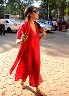 Jacqueline Fernandez feet photo thumbnail