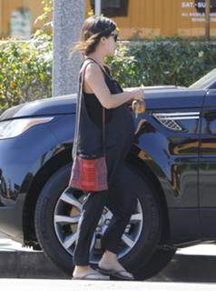 Rachel Bilson feet photo thumbnail