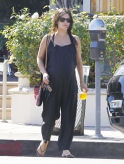 Rachel Bilson feet photo thumbnail