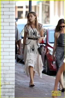Amber Heard feet photo thumbnail