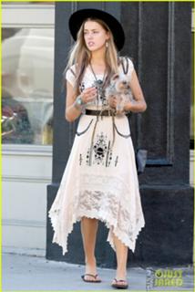 Amber Heard feet photo thumbnail