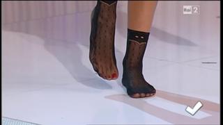 Caterina Balivo feet photo thumbnail
