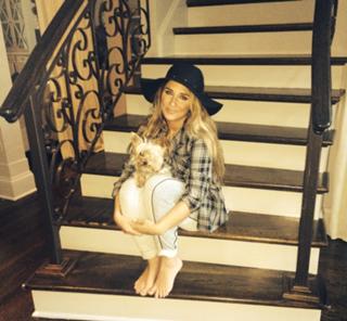 Jessie James Decker feet photo thumbnail
