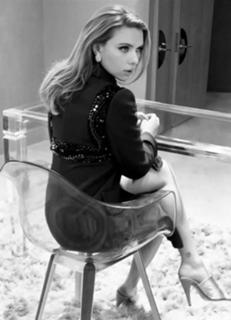 Scarlett Johansson feet photo thumbnail