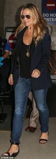 Molly Sims feet photo thumbnail