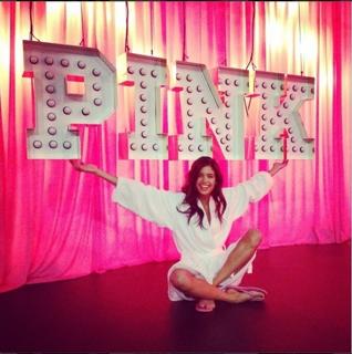 Sara Sampaio feet photo thumbnail