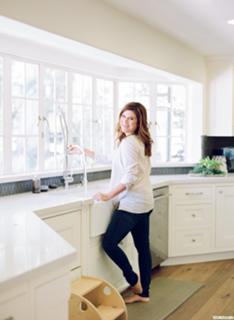 Tiffani Thiessen feet photo thumbnail