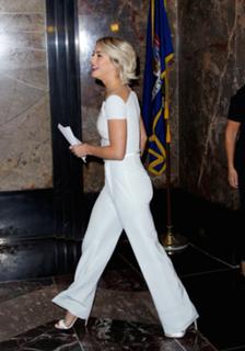 Julianne Hough feet photo thumbnail