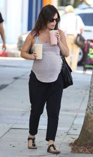 Rachel Bilson feet photo thumbnail