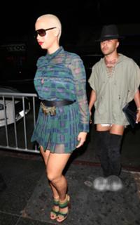 Amber Rose feet photo thumbnail