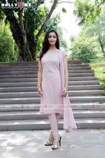 Alia Bhatt feet photo thumbnail