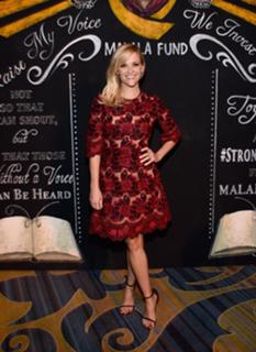 Reese Witherspoon feet photo thumbnail