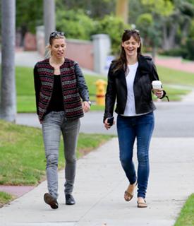 Jennifer Garner feet photo thumbnail
