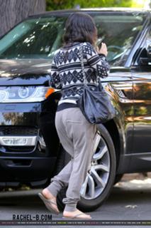 Rachel Bilson feet photo thumbnail