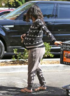 Rachel Bilson feet photo thumbnail