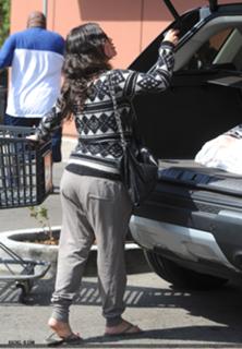 Rachel Bilson feet photo thumbnail