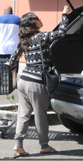 Rachel Bilson feet photo thumbnail