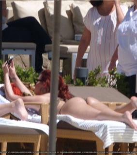 Demi Lovato feet photo thumbnail