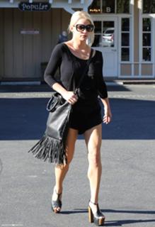 Jessica Simpson feet photo thumbnail
