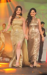 Zareen Khan feet photo thumbnail