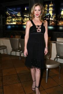 Christina Applegate feet photo thumbnail