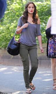 Leighton Meester feet photo thumbnail